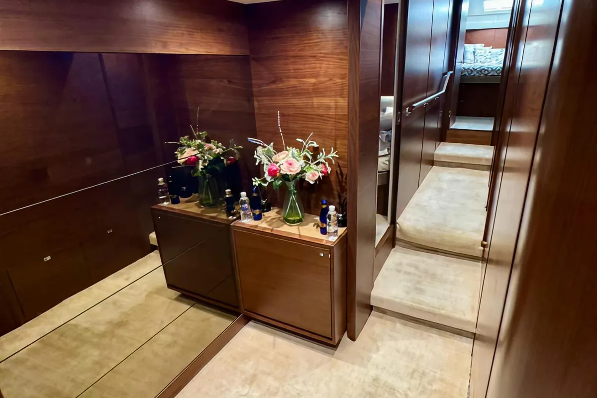 Princess 82MY — Interior photo 24