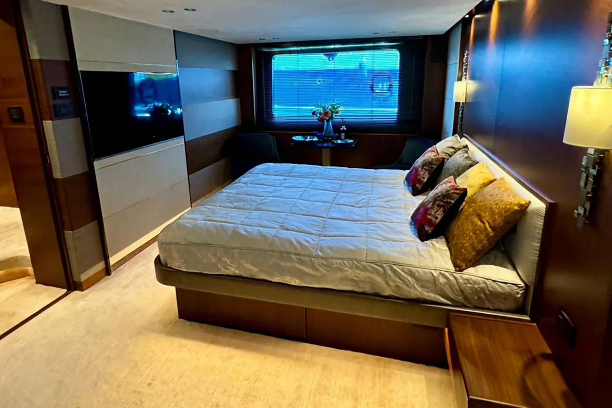 Princess 82MY — Interior photo 11
