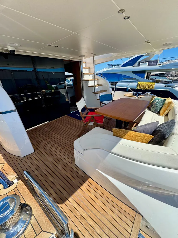 Princess 82MY — Interior photo 1