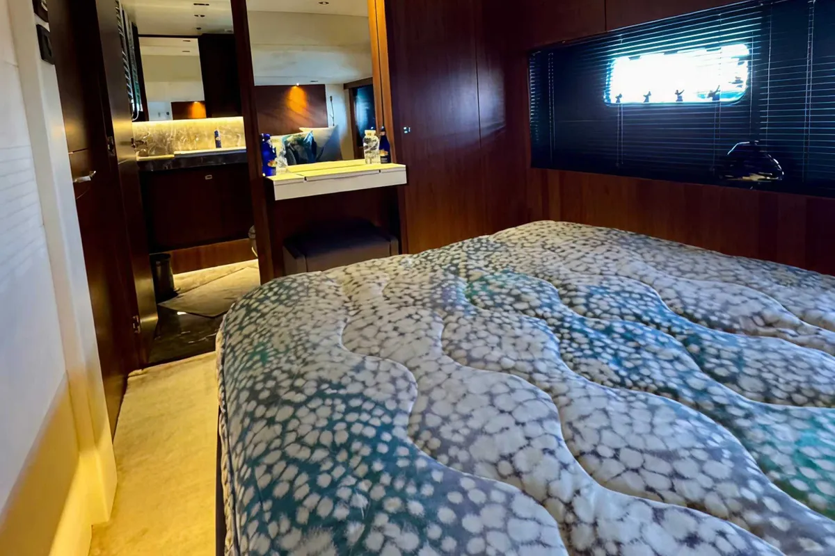 Princess 82MY — Interior photo 13