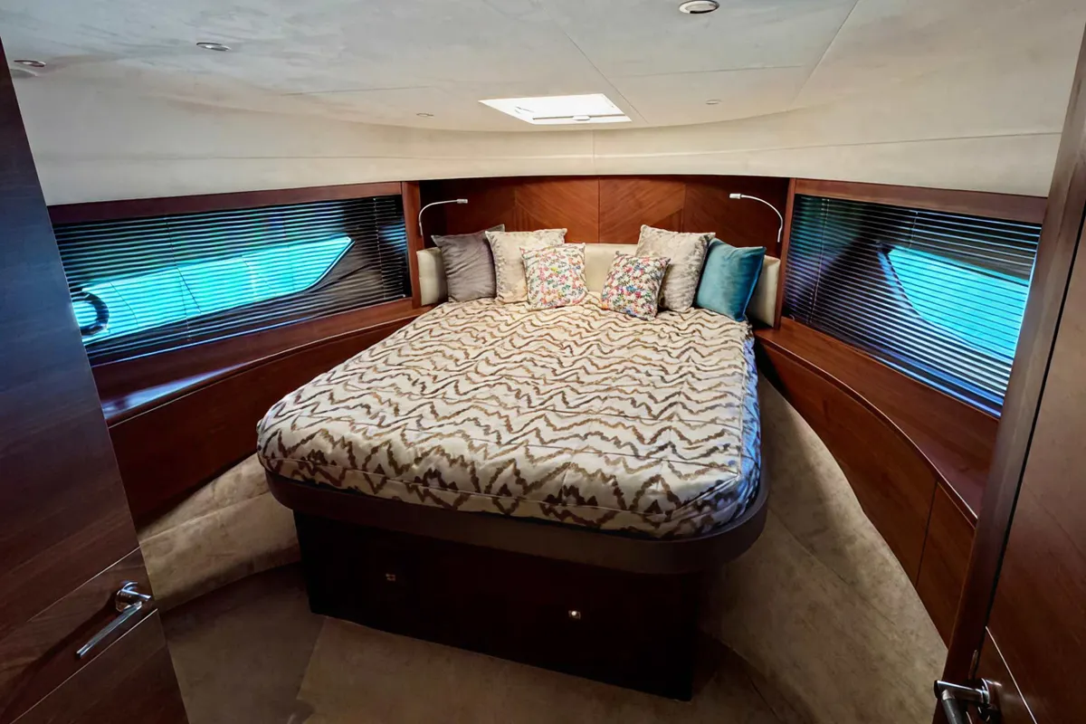 Princess 82MY — Interior photo 16