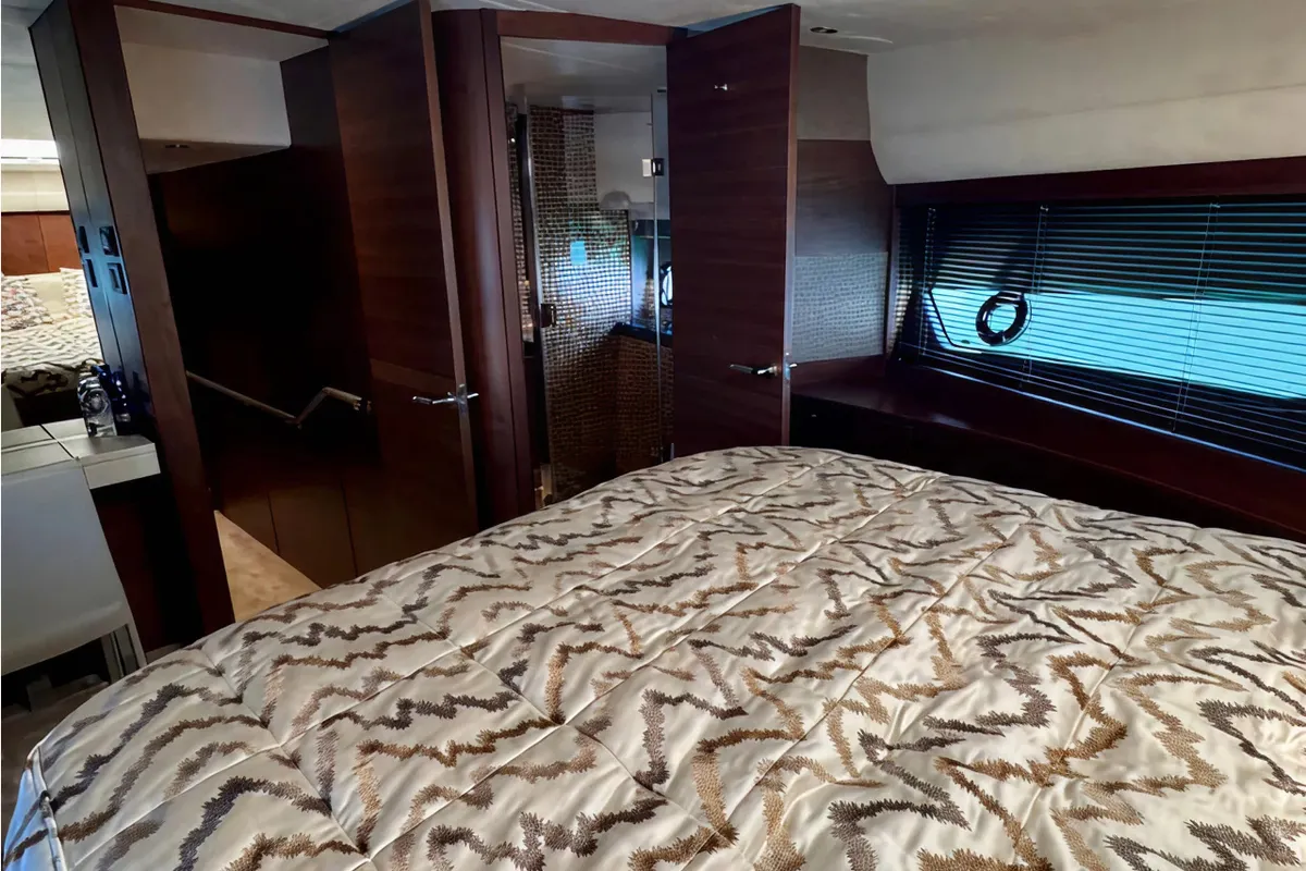 Princess 82MY — Interior photo 15