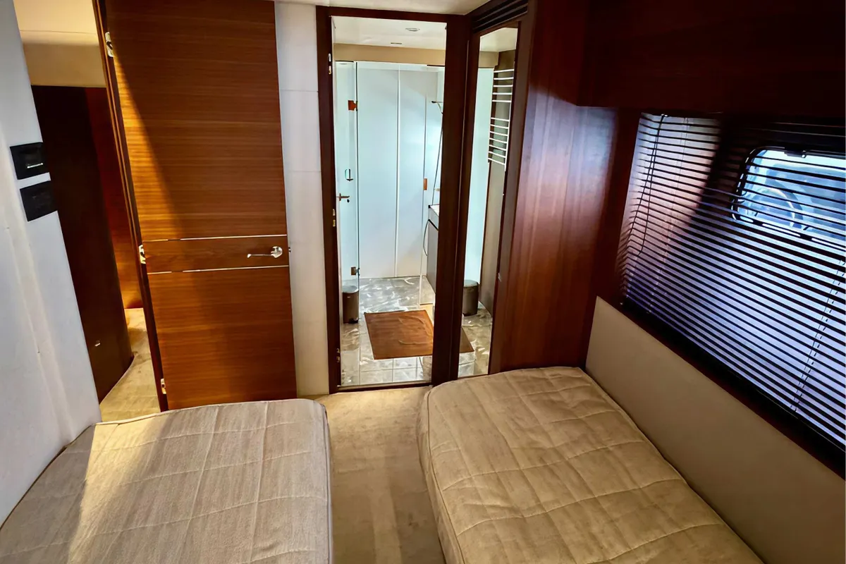 Princess 82MY — Interior photo 21