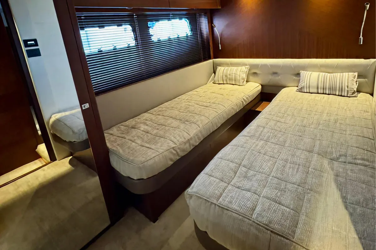 Princess 82MY — Interior photo 12