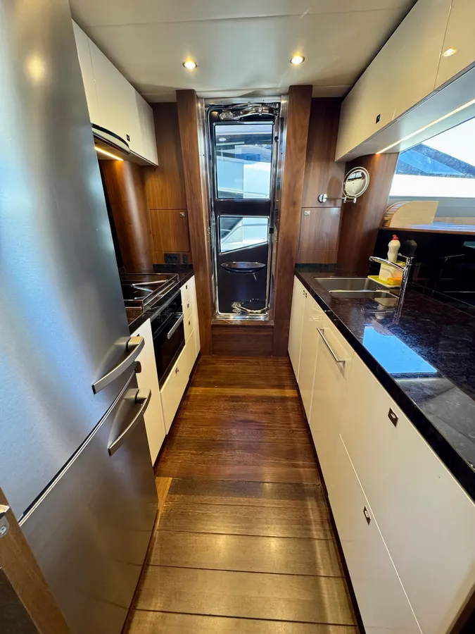Princess 82MY — Interior photo 14