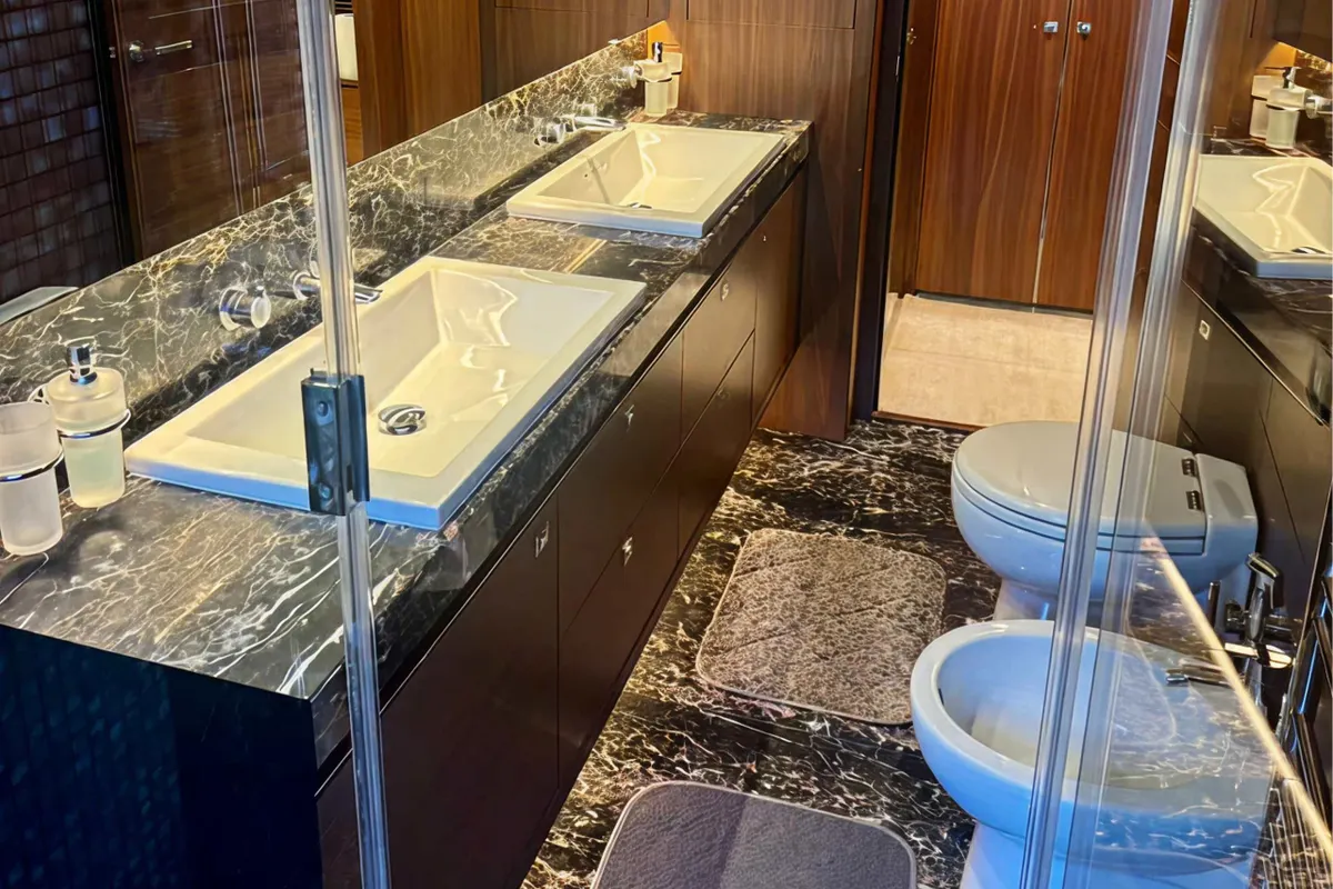 Princess 82MY — Interior photo 18