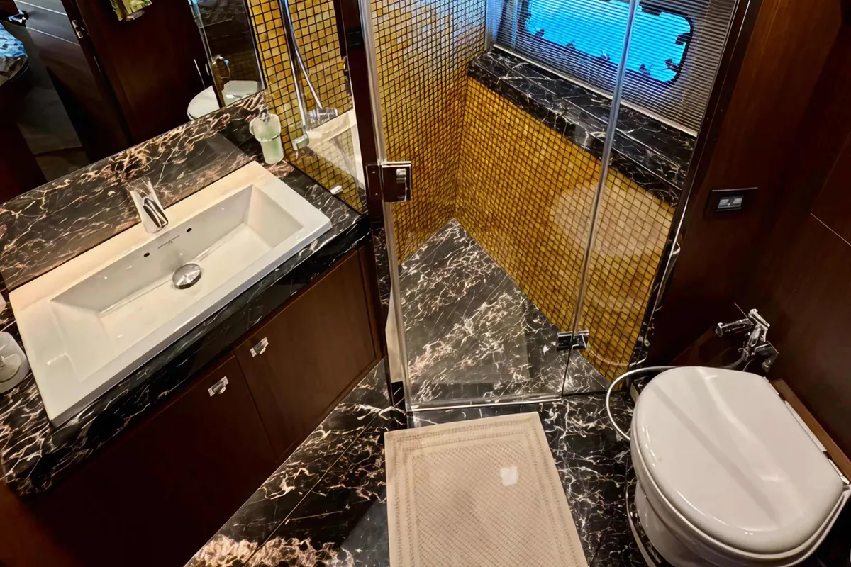 Princess 82MY — Interior photo 20