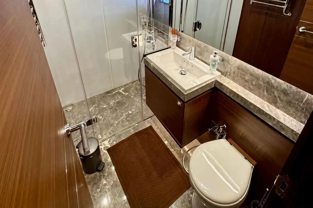 Princess 82MY — Interior photo 19