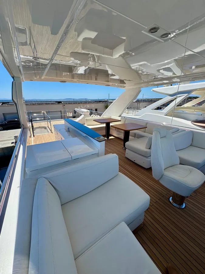 Princess 82MY — Exterior photo 4