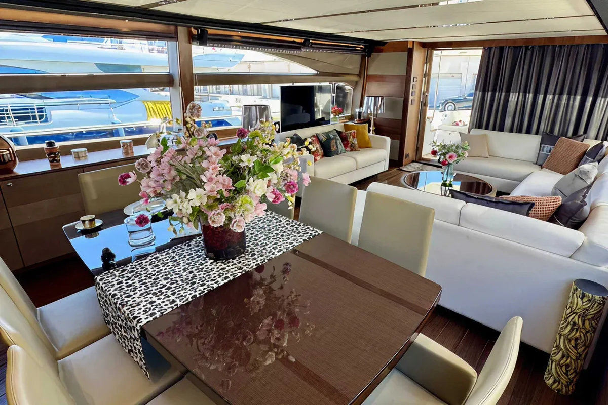 Princess 82MY — Interior photo 4