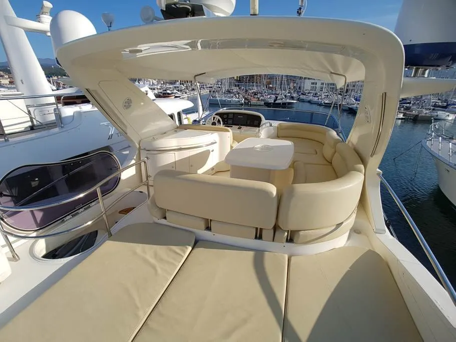 Azimut 62 — Exterior photo 12