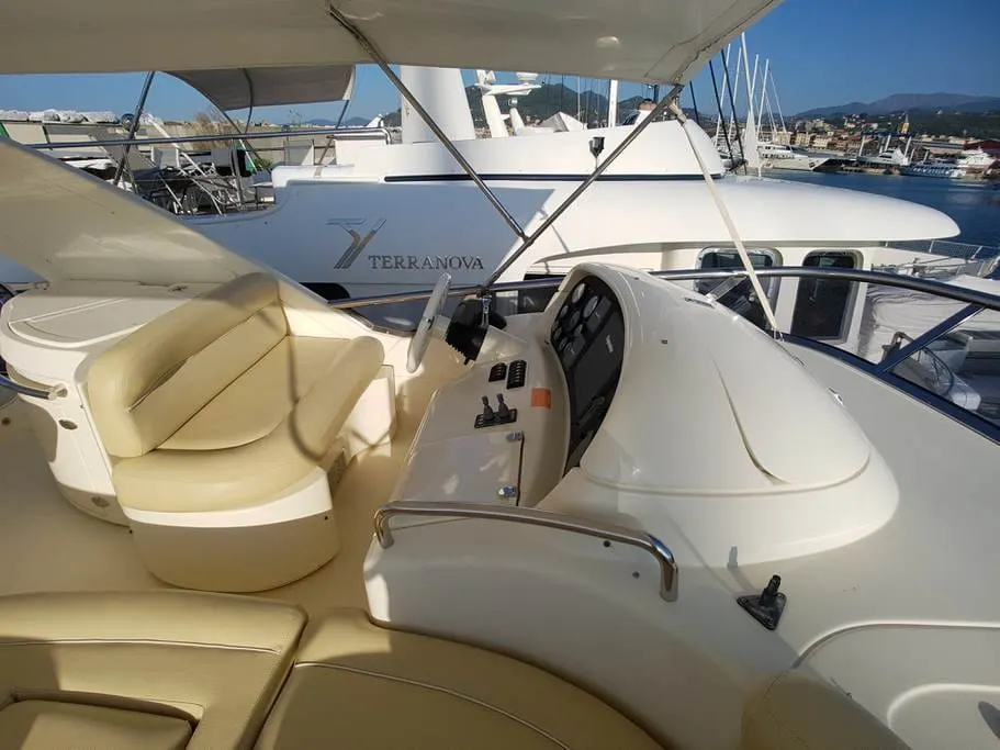 Azimut 62 — Exterior photo 13