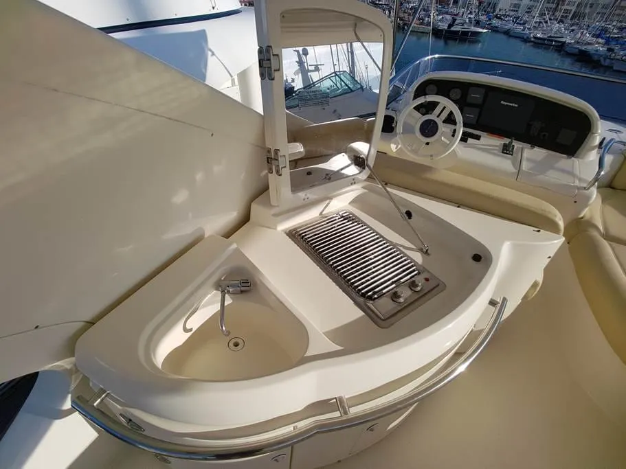 Azimut 62 — Exterior photo 15