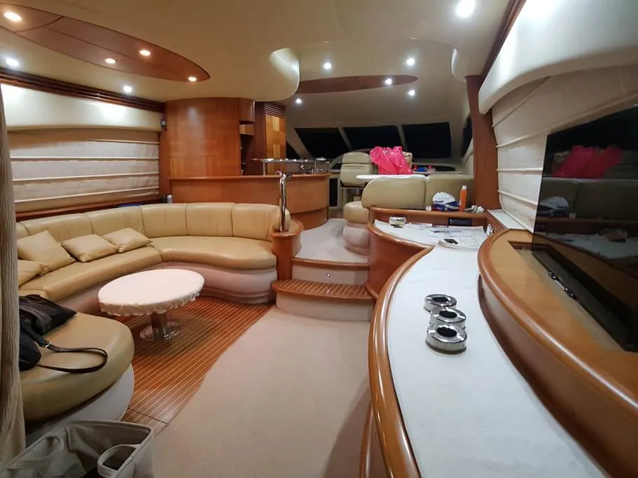 Azimut 62 — Interior photo 1
