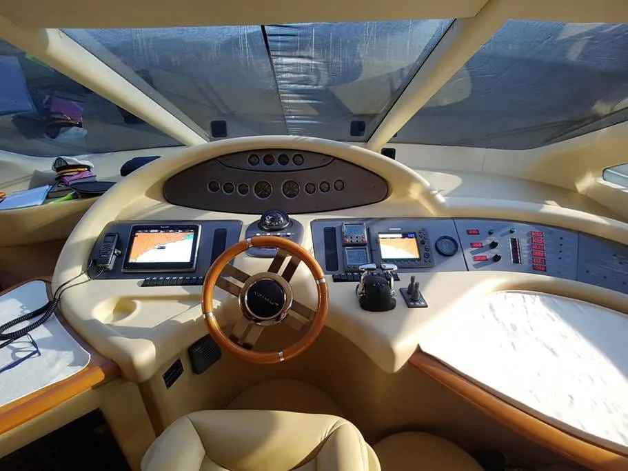 Azimut 62 — Interior photo 5