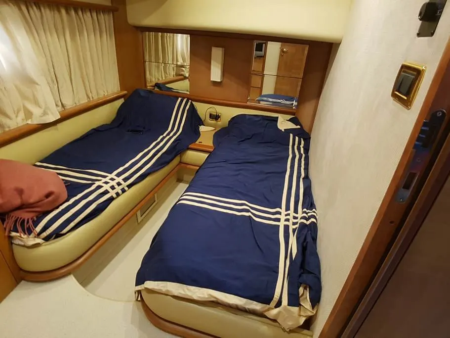 Azimut 62 — Interior photo 9