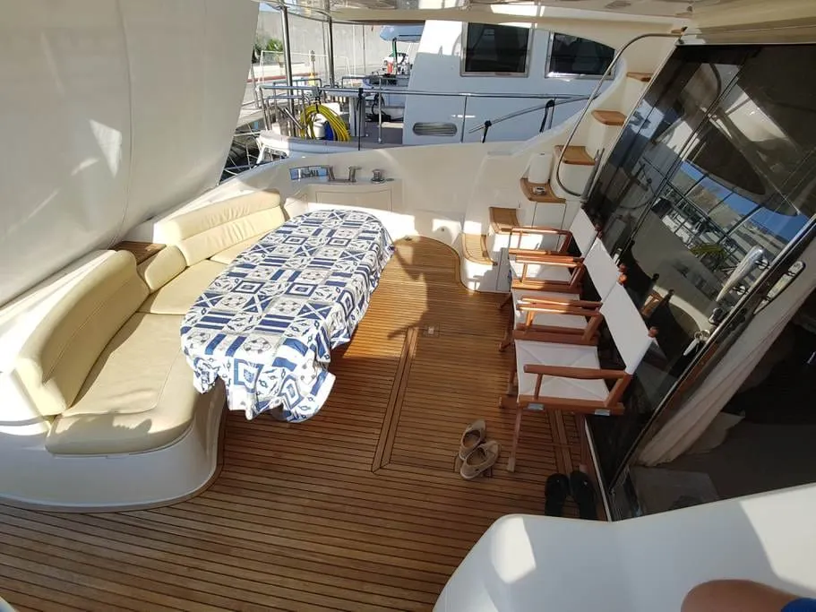 Azimut 62 — Exterior photo 9