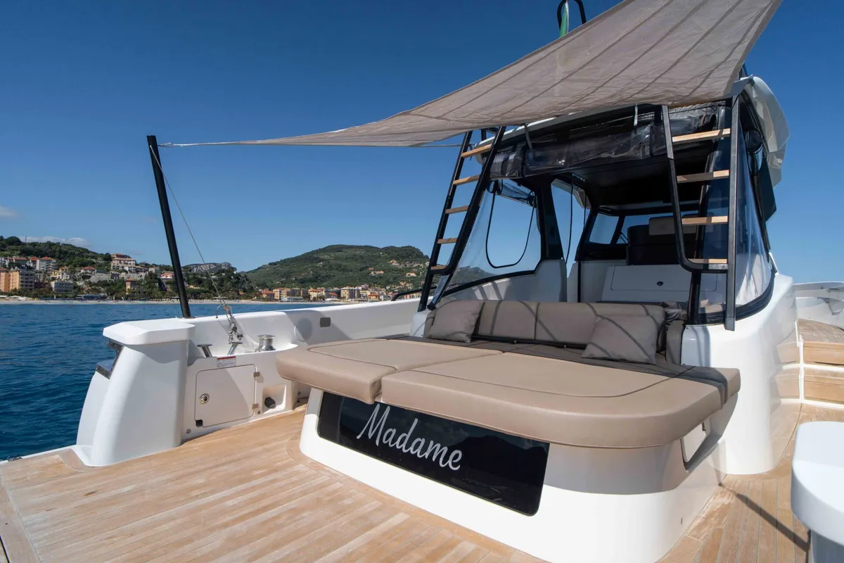 Madame — Interior photo 5
