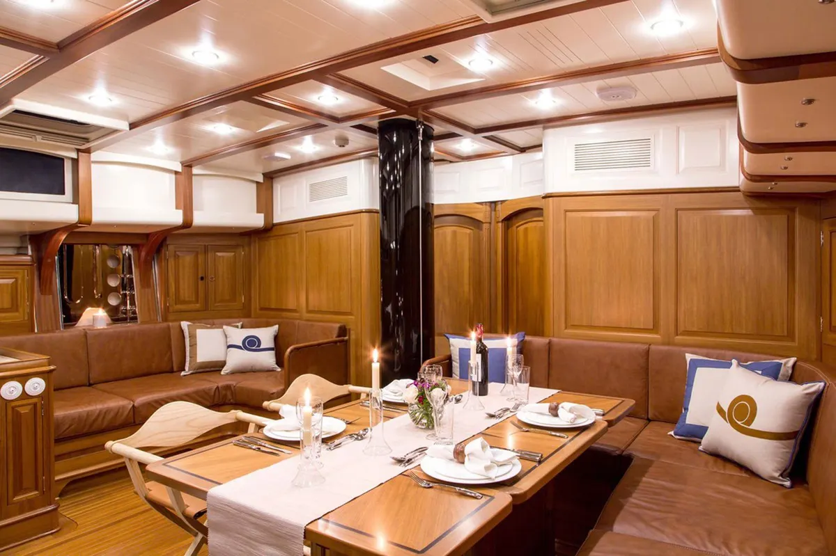 Tempus Fugit — Interior photo 4