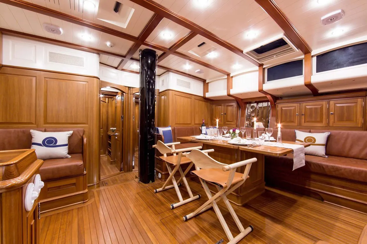 Tempus Fugit — Interior photo 5