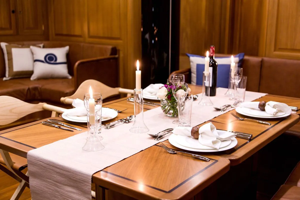 Tempus Fugit — Interior photo 10