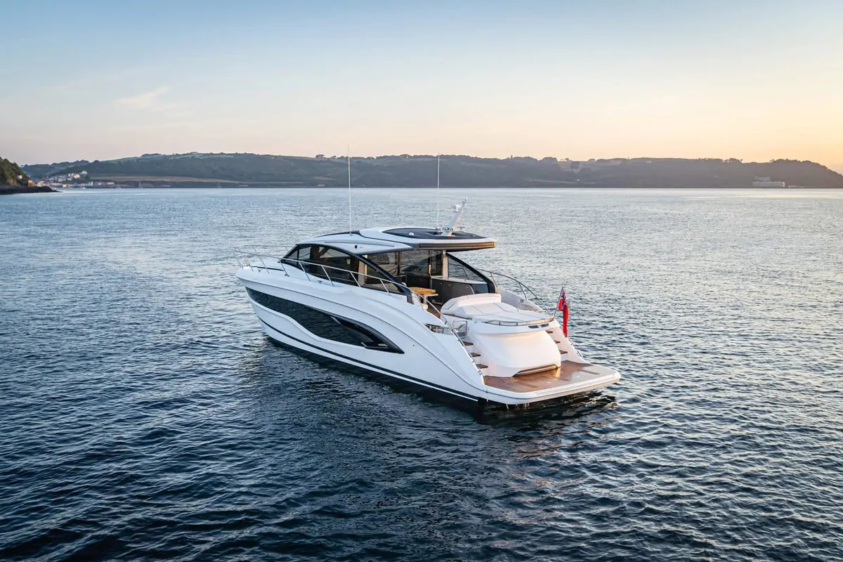 Princess V55 — Exterior photo 2