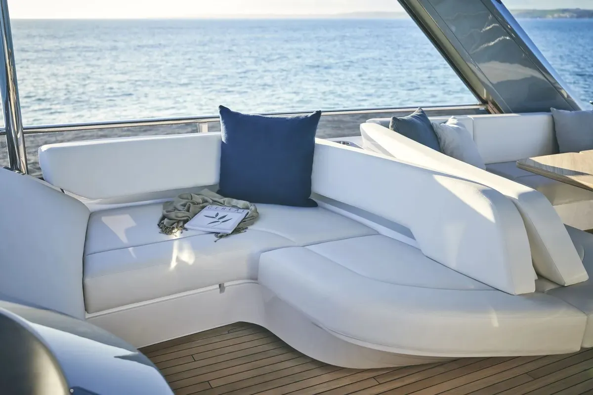 Princess Y72 — Exterior photo 25