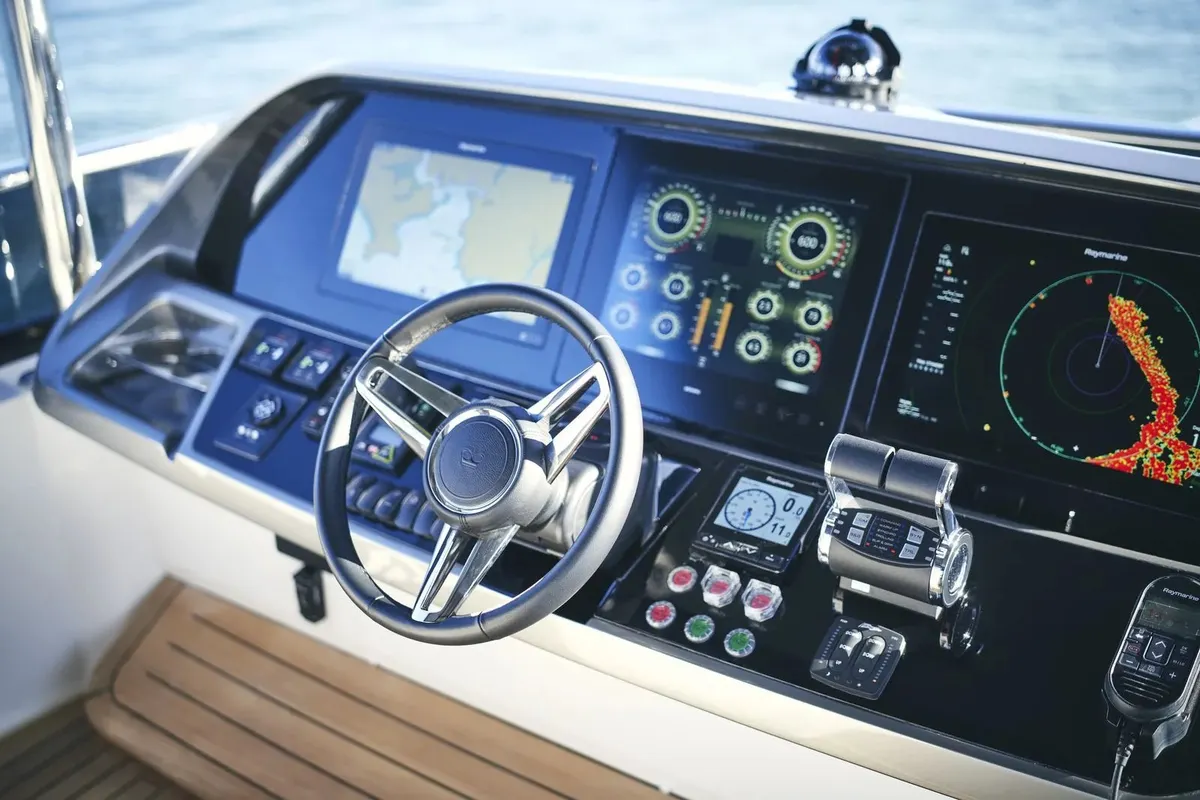 Princess Y72 — Exterior photo 26
