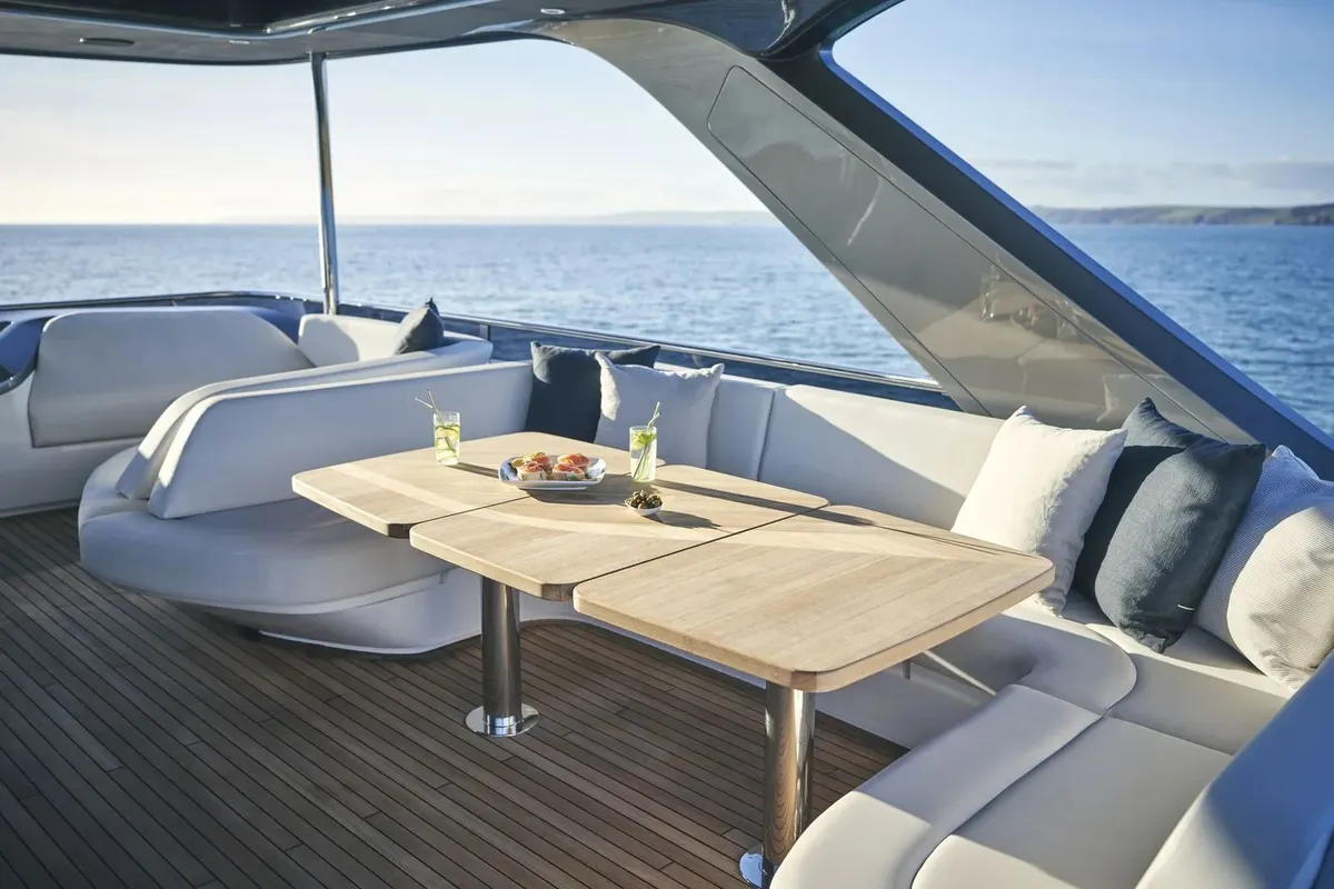 Princess Y72 — Exterior photo 27