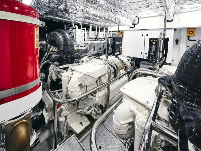 Princess Y72 — Exterior photo 32