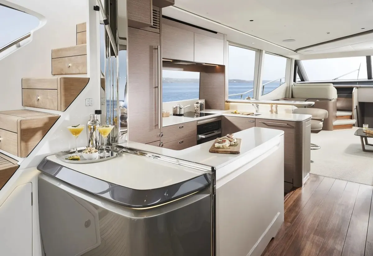 Princess Y72 — Exterior photo 6
