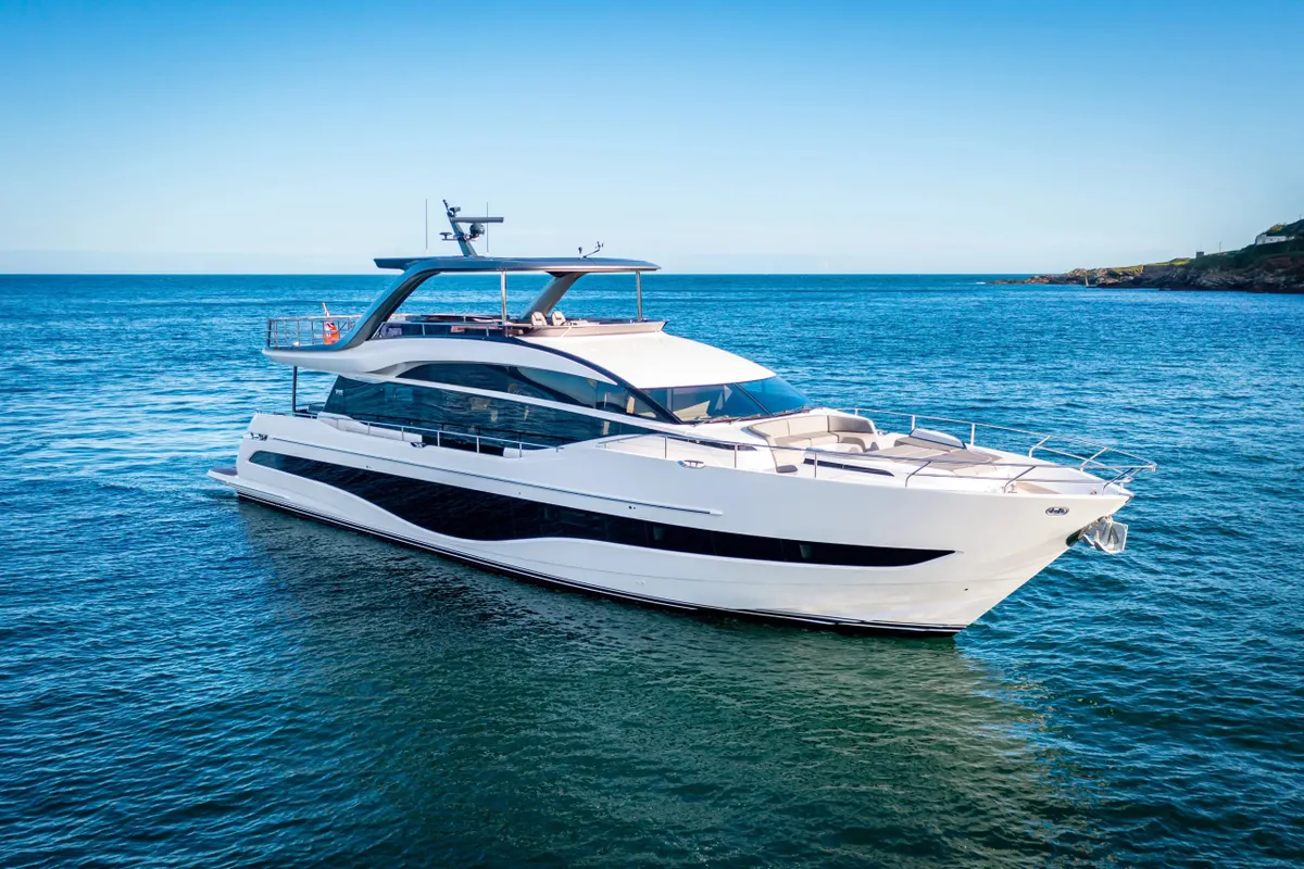Princess Y72 — Exterior photo 8