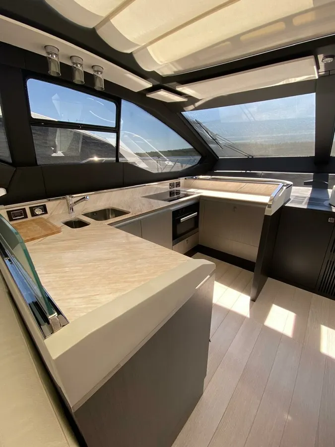 Azimut S7 — Interior photo 1