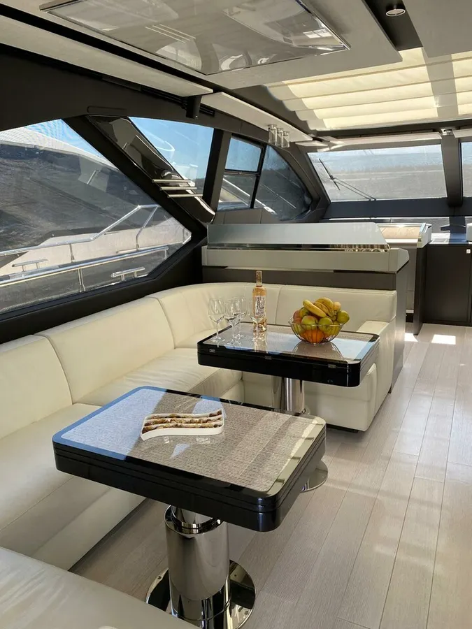 Azimut S7 — Interior photo 2