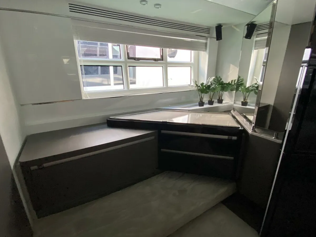 Azimut S7 — Interior photo 3