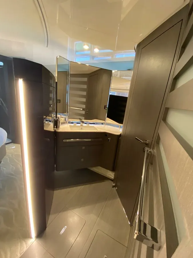 Azimut S7 — Interior photo 5