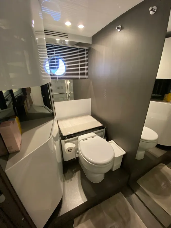 Azimut S7 — Interior photo 6