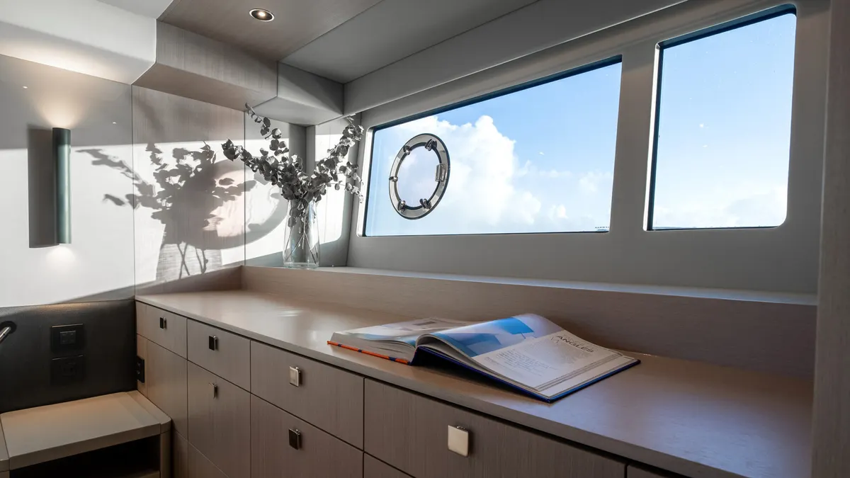 Sunseeker Manhattan 56 — Interior photo 10
