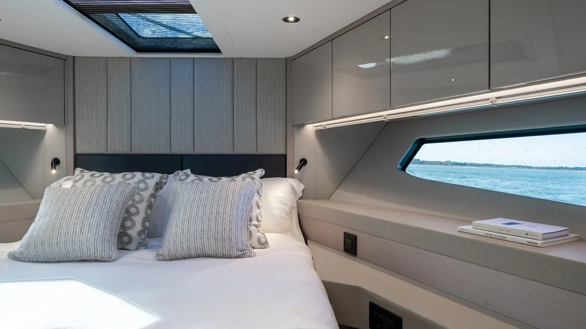 Sunseeker Manhattan 56 — Interior photo 1