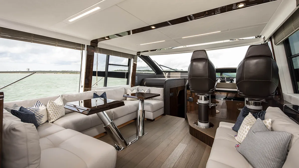 Squadron 68 — Interior photo 3