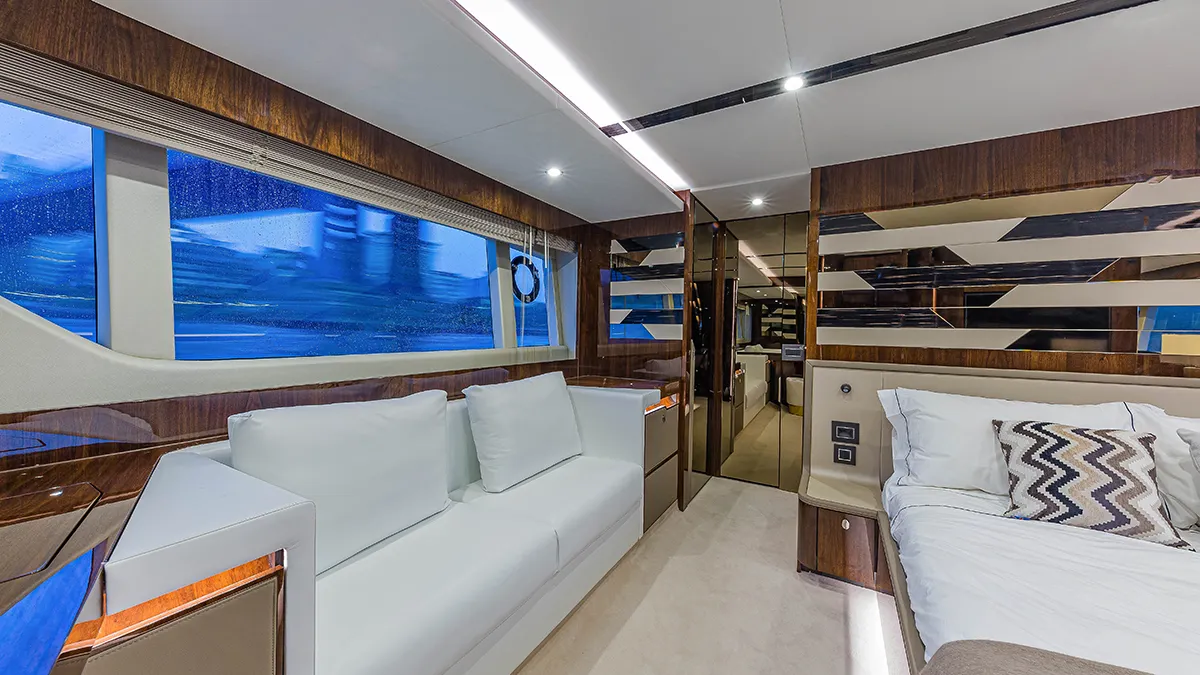 Squadron 68 — Interior photo 7