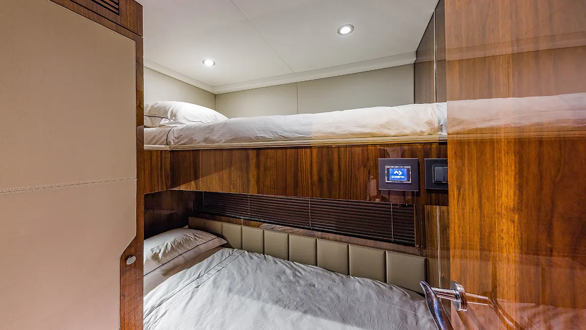 Squadron 68 — Interior photo 12