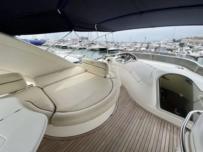 Azimut 68 Plus (001) — Exterior photo 10