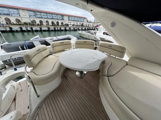 Azimut 68 Plus (001) — Exterior photo 11