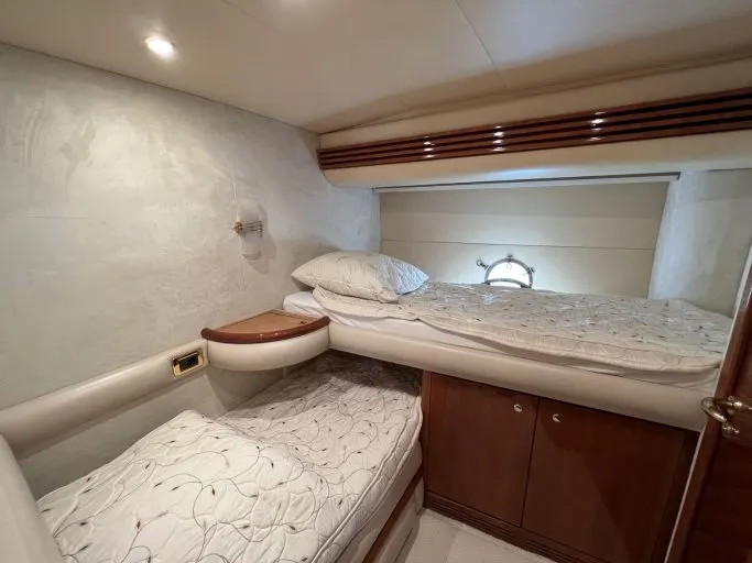 Azimut 68 Plus (001) — Interior photo 5