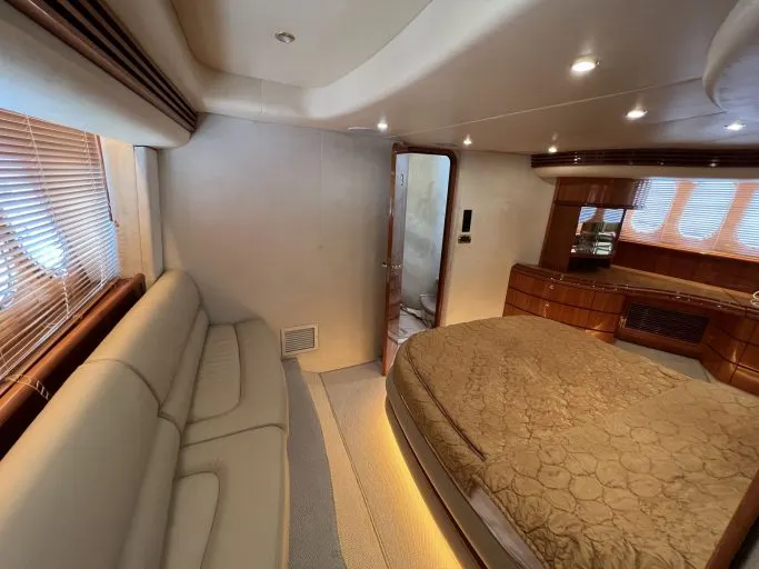 Azimut 68 Plus (001) — Interior photo 6