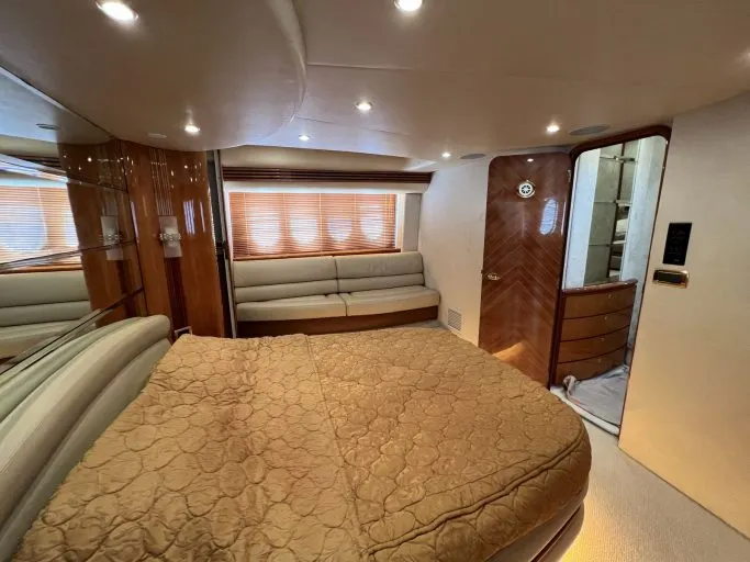 Azimut 68 Plus (001) — Interior photo 7