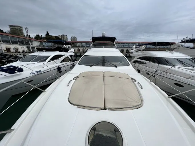 Azimut 68 Plus (001) — Exterior photo 2