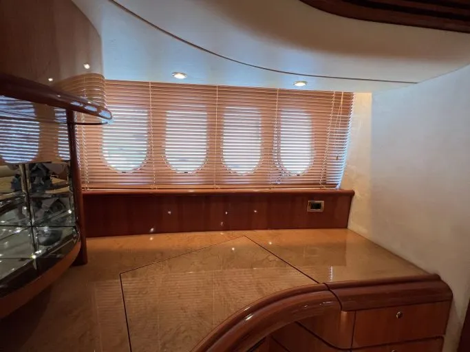 Azimut 68 Plus (001) — Interior photo 11