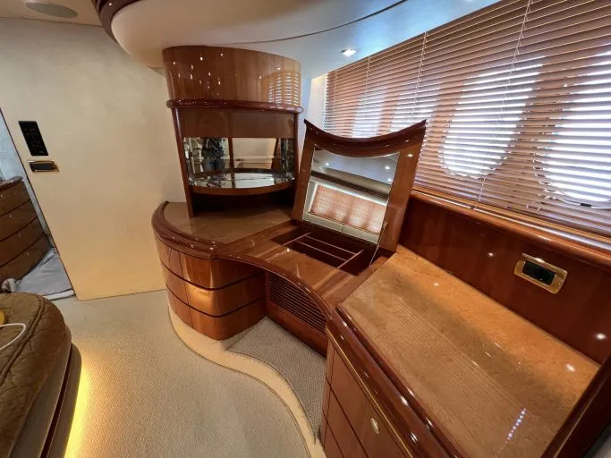 Azimut 68 Plus (001) — Interior photo 12